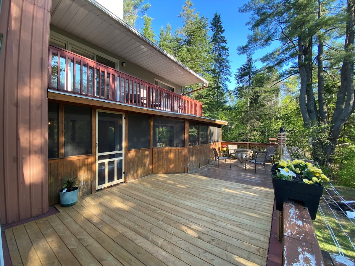 Outdoor deck