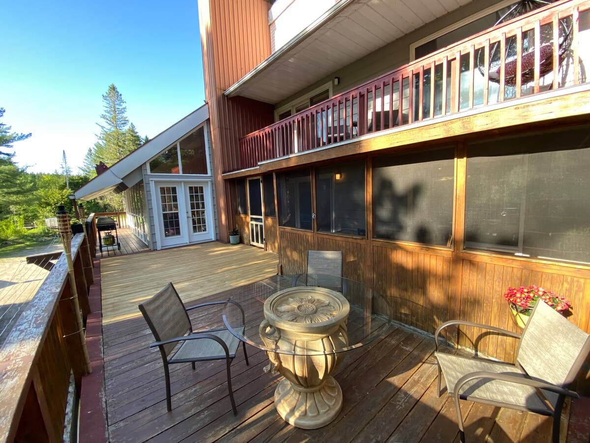Outdoor deck